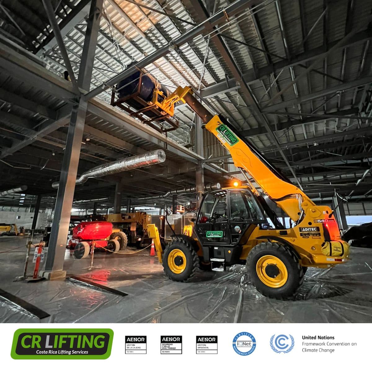 ¡Tenemos varios telehandlers para uso en bodegas!