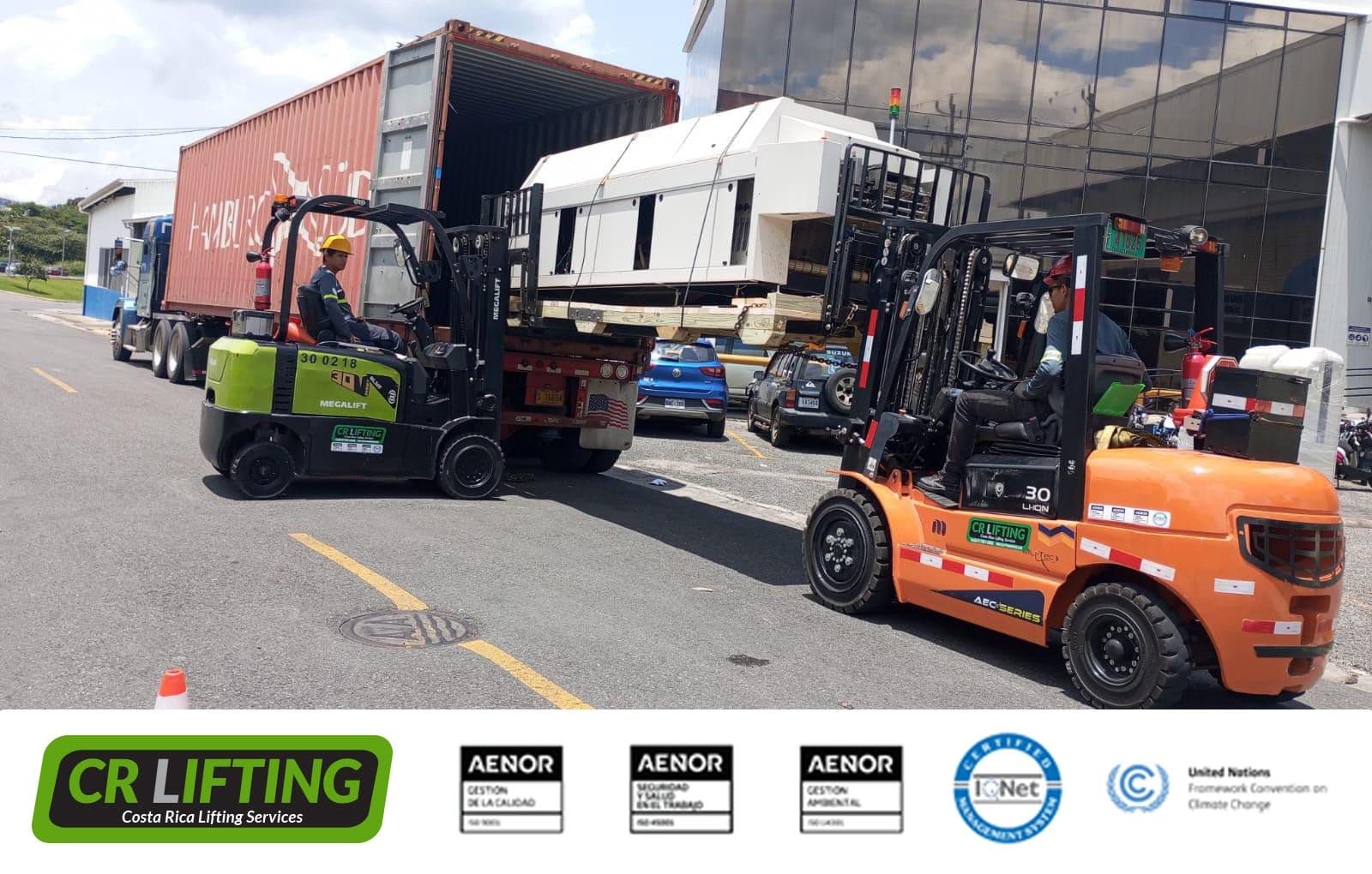 ¡Descarga de maquinaria con montacargas eléctricos de 3 toneladas!