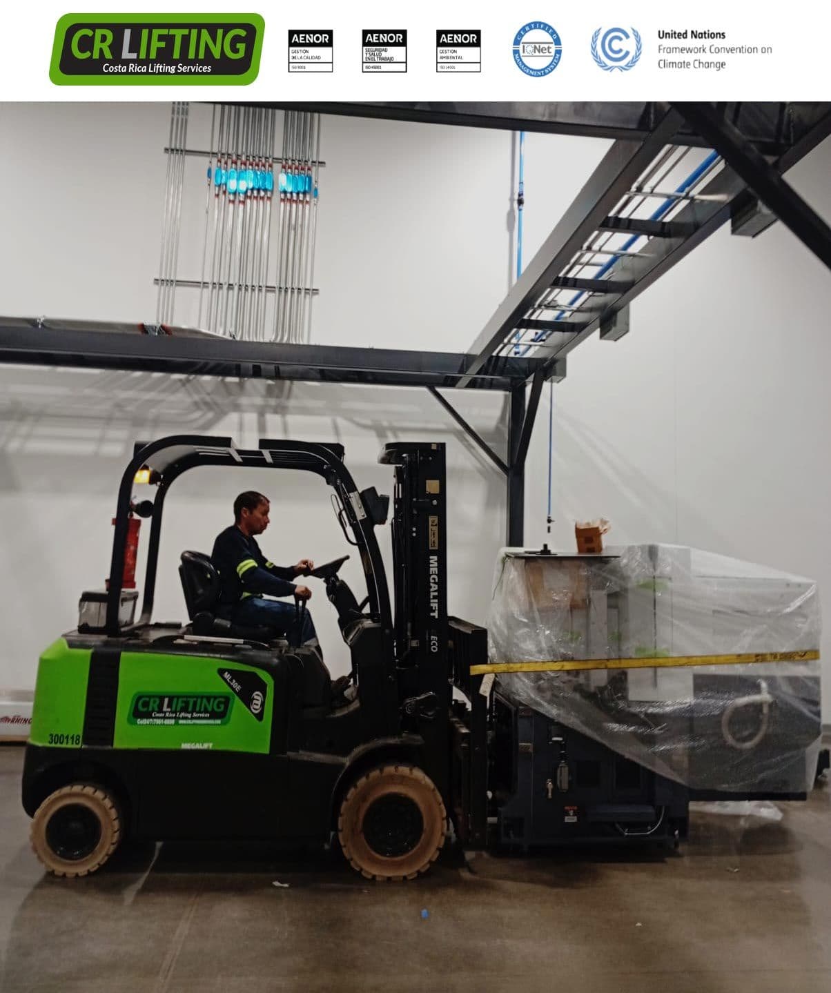 ¡Montacargas eléctrico en acción!