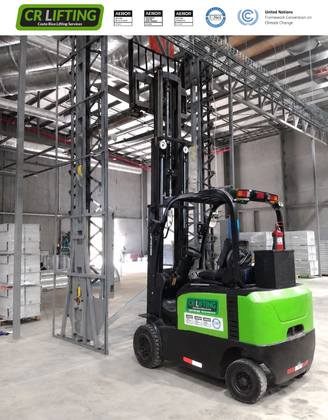 ¡Montacargas eléctrico de 3 tons, en montaje industrial!